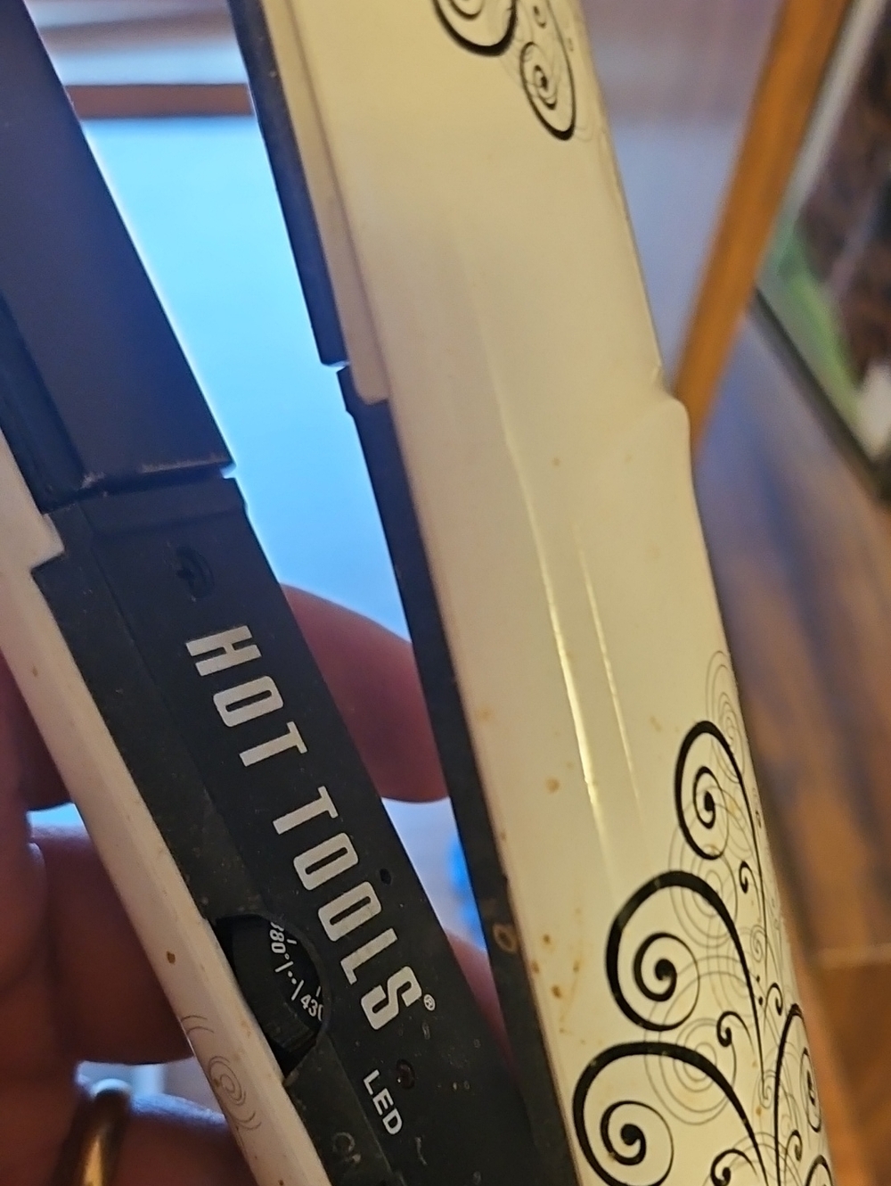 Hot Tools White Ceramic Tourmaline Flat Iron - White